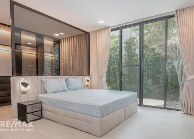 Luxury house and fully furnished for rent in Krungthep Kritha.