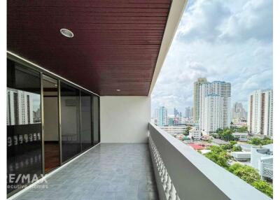 Renovated 3-Bedroom with Spacious Balcony in Asoke - Pet-Friendly