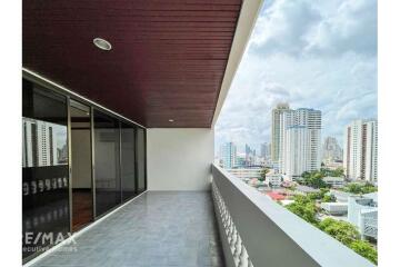 Renovated 3-Bedroom with Spacious Balcony in Asoke - Pet-Friendly