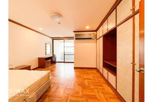 Renovated 3-Bedroom with Spacious Balcony in Asoke - Pet-Friendly