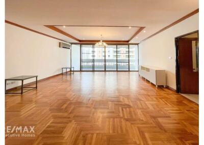 Renovated 3-Bedroom with Spacious Balcony in Asoke - Pet-Friendly