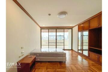 Renovated 3-Bedroom with Spacious Balcony in Asoke - Pet-Friendly