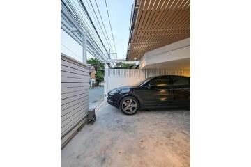 Modern Fully Furnished Townhouse with 3 Bedrooms for Rent