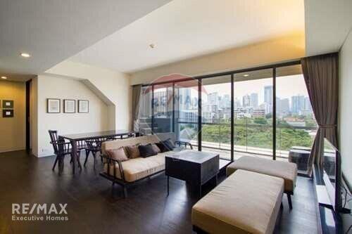 Rare 3-bedroom with garden, rooftop, views near BTS Thonglor.