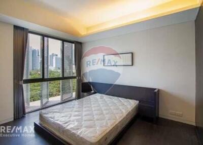 Rare 3-bedroom with garden, rooftop, views near BTS Thonglor.