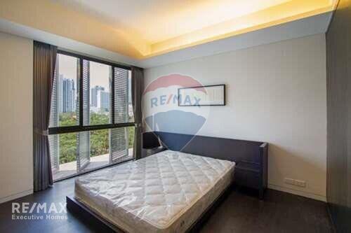 Rare 3-bedroom with garden, rooftop, views near BTS Thonglor.