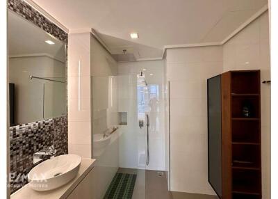 A corner unit in CBD Sathorn area.