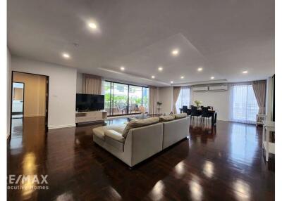 This stunning 3 bedroom,Pet friendly,Bts Thonglor