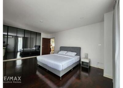 This stunning 3 bedroom,Pet friendly,Bts Thonglor