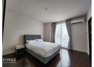 This stunning 3 bedroom,Pet friendly,Bts Thonglor