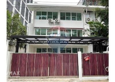 "Spacious 3BR Townhouse in Vibrant Sathon, Bangkok"