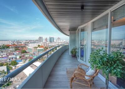 Luxurious 2BR Condo in Central Bangkok