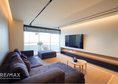 Luxurious 2BR Condo in Central Bangkok