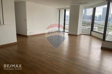 Luxurious Sathon Condo: 245 sqm, Pet-Friendly & Central