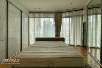 Modern 2-bedroom, fully furnished, close to Asoke BTS.