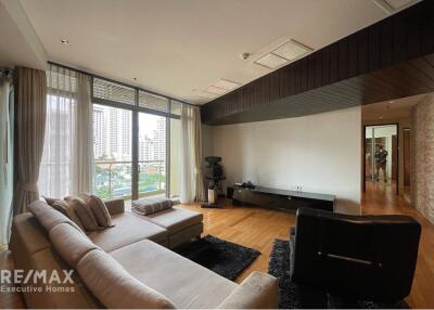 Modern 2-bedroom, fully furnished, close to Asoke BTS.