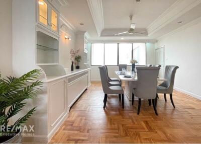 Newly renovated modern 4-bedrooms, just steps from Promphong BTS.