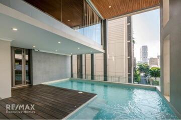 Luxurious 4 Bed Townhouse with Private Swimming Pool in Thonglor