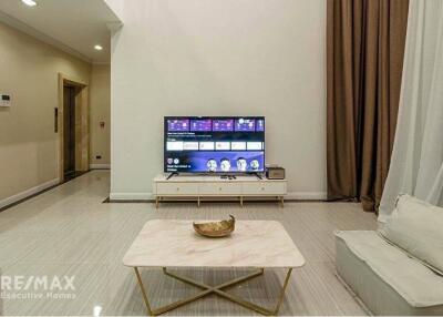 Luxurious 4 Bed Townhouse with Private Swimming Pool in Thonglor