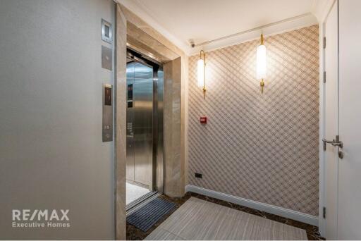 Luxurious 4 Bed Townhouse with Private Swimming Pool in Thonglor