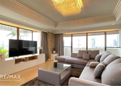 Exclusive penthouse 3+2 bedrooms just steps from Promphong BTS.