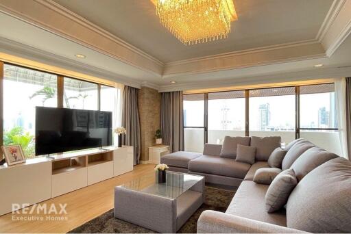 Exclusive penthouse 3+2 bedrooms just steps from Promphong BTS.