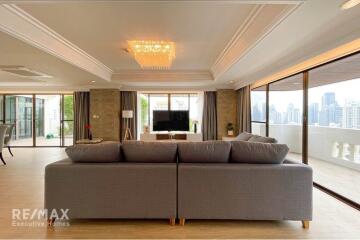 Exclusive penthouse 3+2 bedrooms just steps from Promphong BTS.