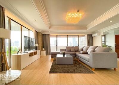 Exclusive penthouse 3+2 bedrooms just steps from Promphong BTS.