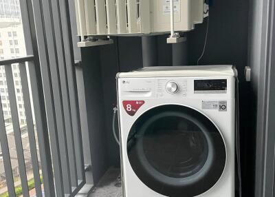 Laundry area with a washing machine