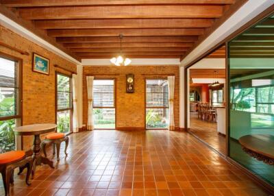 Elegant Traditional Wooden House : Spacious Lakefront Plot Summit Green Valley