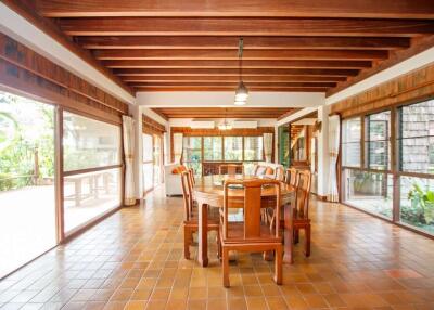 Elegant Traditional Wooden House : Spacious Lakefront Plot Summit Green Valley