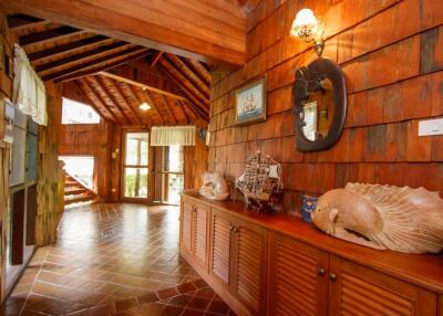 Elegant Traditional Wooden House : Spacious Lakefront Plot Summit Green Valley