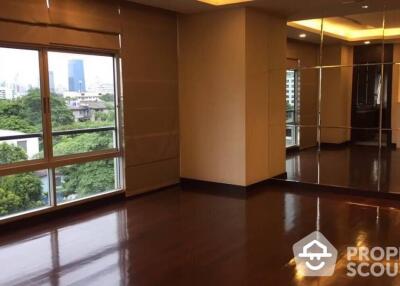 4-BR Apt. near BTS Phloen Chit