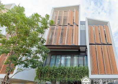 4-BR Semi-detached House at Arna Ekamai near BTS Phra Khanong