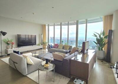 4-BR Condo at Magnolias Ratchadamri Boulevard near BTS Ratchadamri