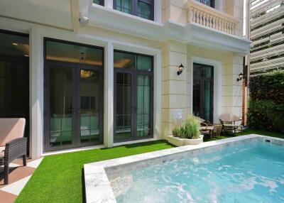 Luxury 4 bedroom house for sale at The Boulevard Ekkamai