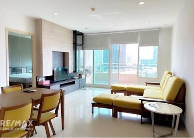 Waterfront Luxury: 2-Bed Condo in Khlong San