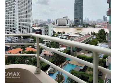 Waterfront Luxury: 2-Bed Condo in Khlong San