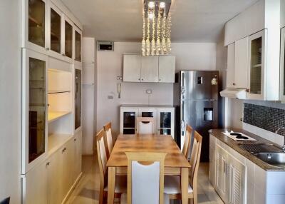 Modern kitchen with dining area