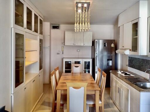 Modern kitchen with dining area