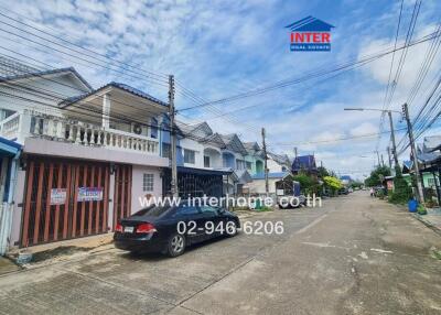 view of a residential street with row houses