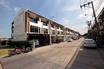 Residential townhouse complex with multiple units and street view