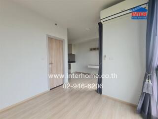 Empty living room with wooden door and air conditioner