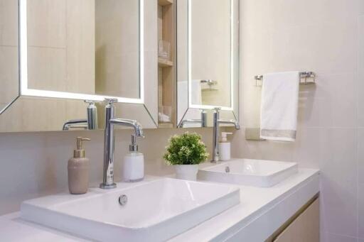 Modern bathroom with dual sinks and mirrors