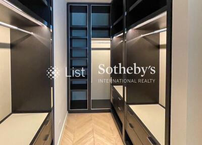 Walk-in closet with shelving and drawers