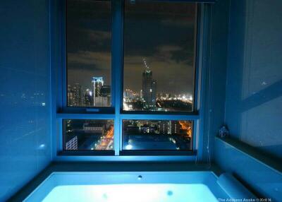 Bathroom with city view