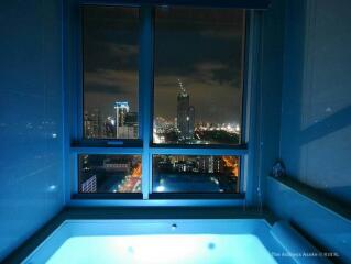 Bathroom with city view