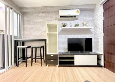 Modern living room with TV and air conditioning