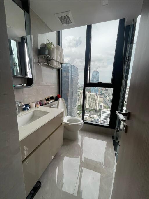 Modern bathroom with city view