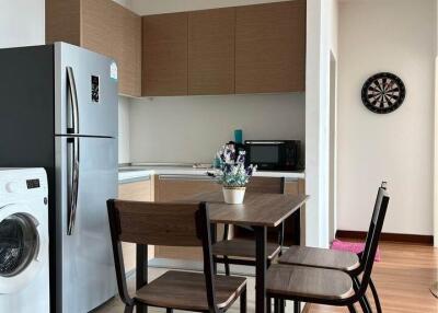 Modern kitchen with dining area